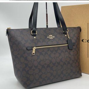 Coach Gallery Tote Bag in Signature Canvas